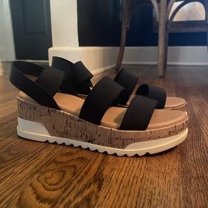 Universal Threads Platform Wedges